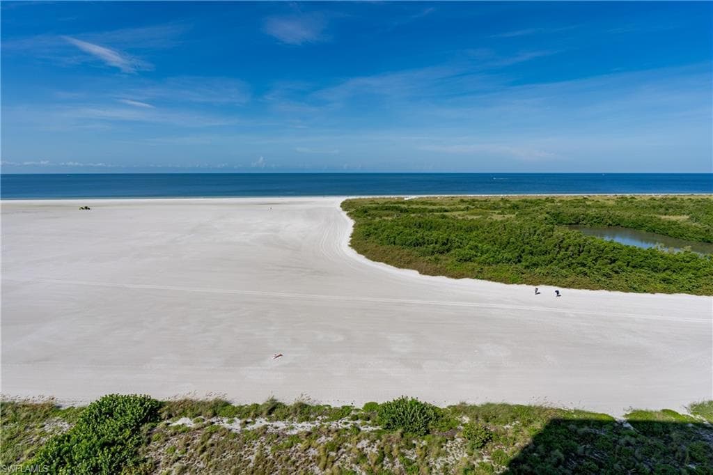 320 Seaview CT - Photo 2