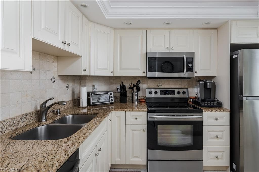 320 Seaview CT - Photo 3