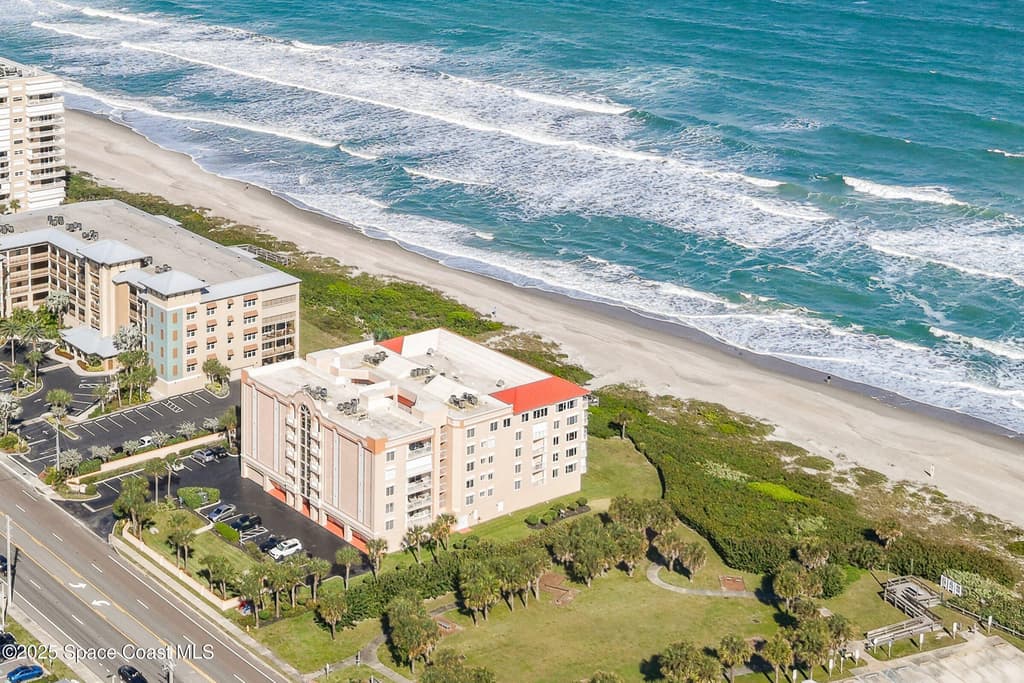 735 N Highway A1a 302