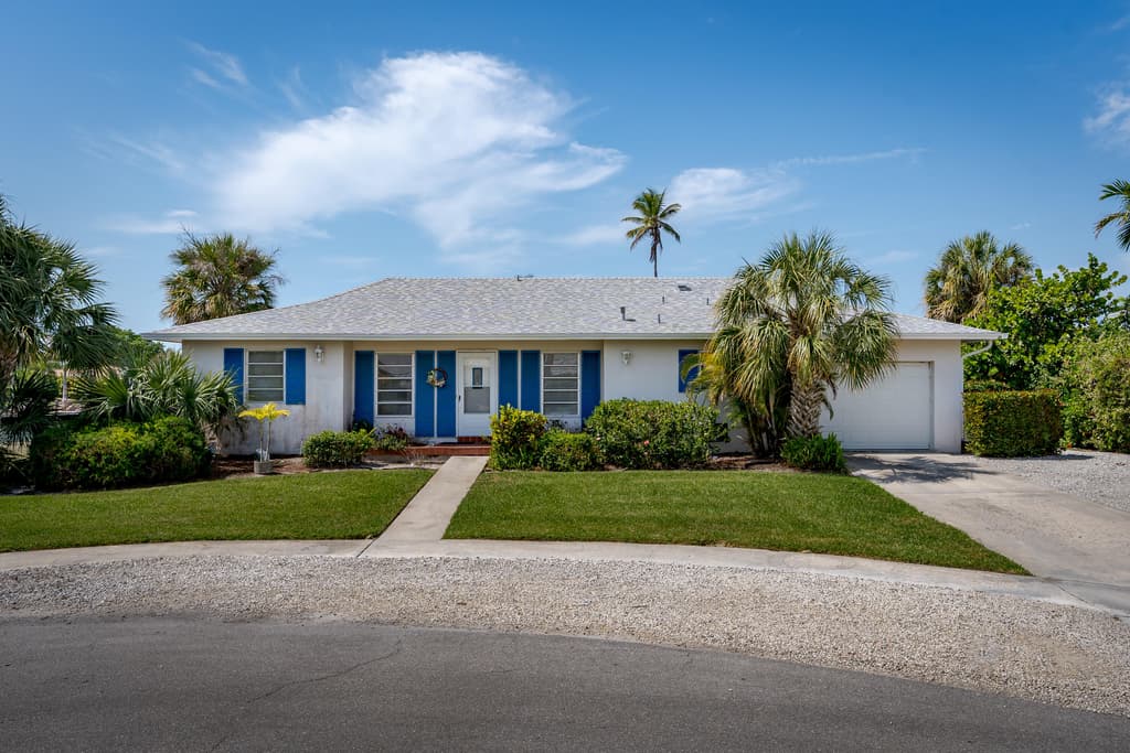 756 APPLE COURT