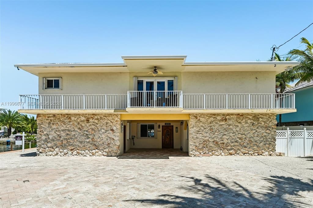 201 Wildwood Cir - Photo 2