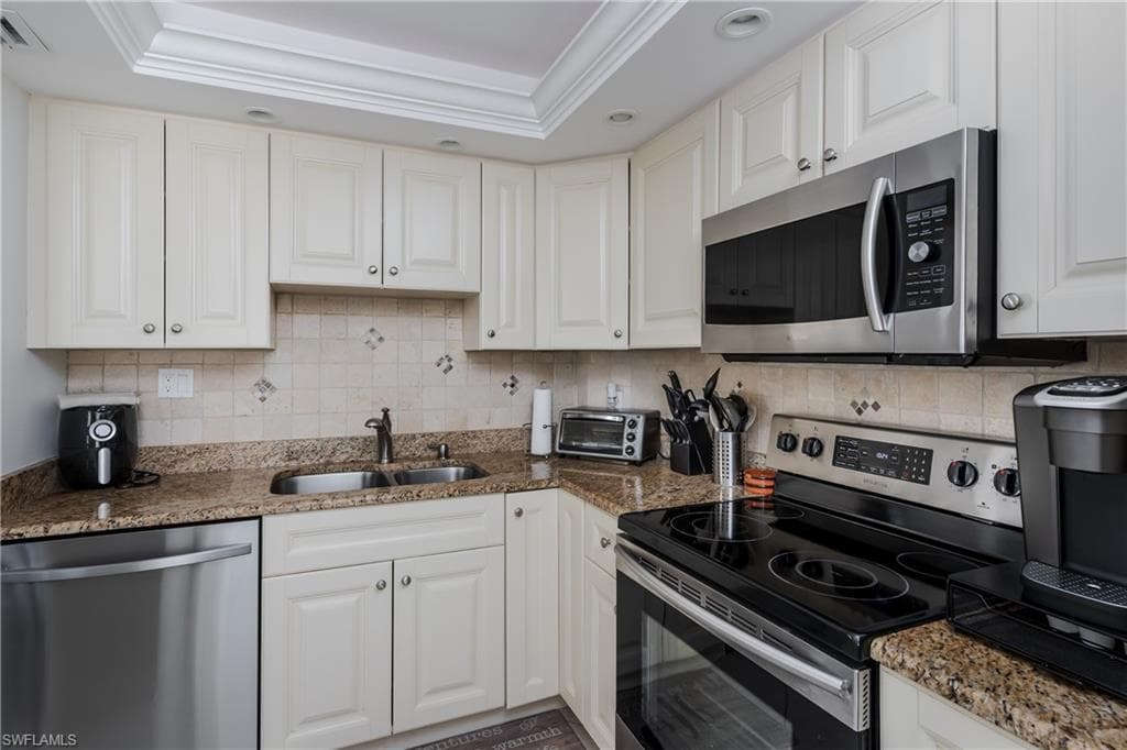 320 Seaview CT - Photo 4
