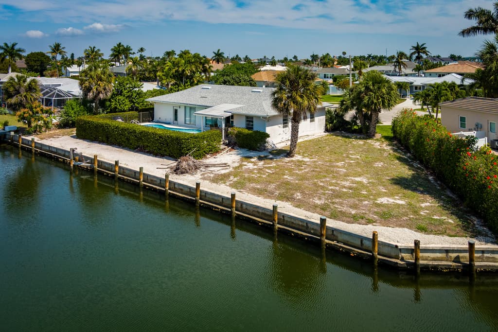 756 APPLE COURT - Photo 4