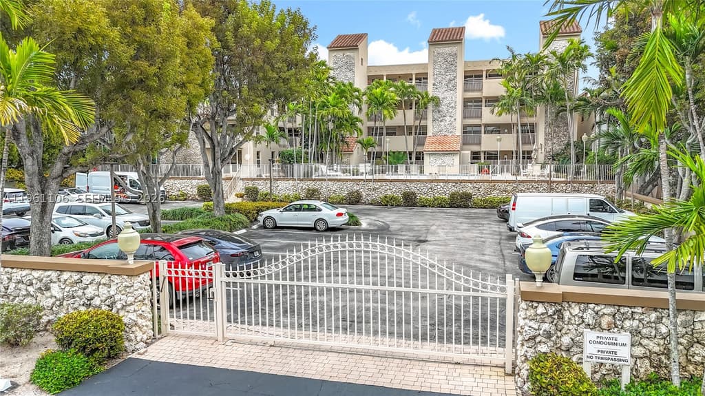 1710 S Ocean Ln 404 - Photo 4