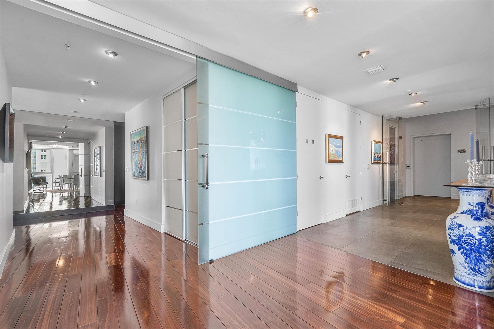 715 Bayshore 1004 - Photo 6