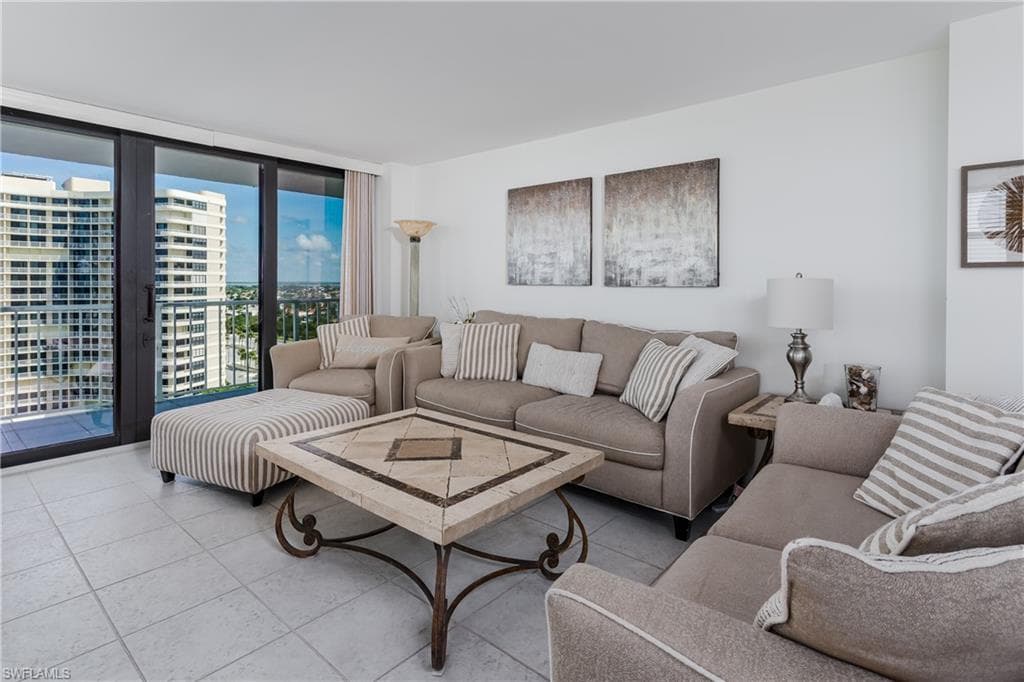 320 Seaview CT - Photo 10