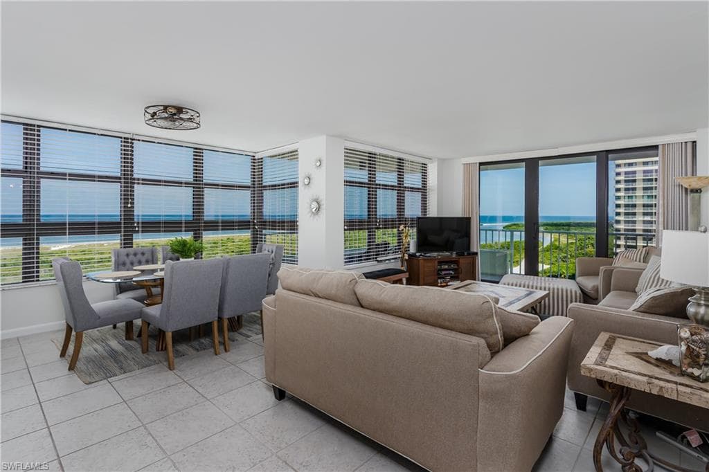 320 Seaview CT - Photo 8