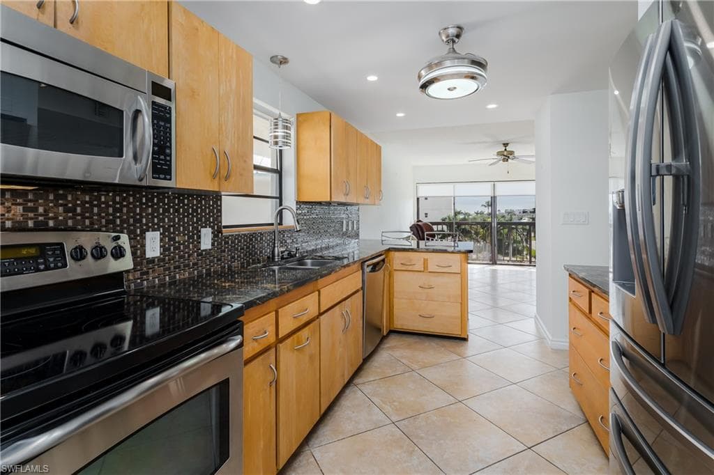 845 COLLIER CT - Photo 9