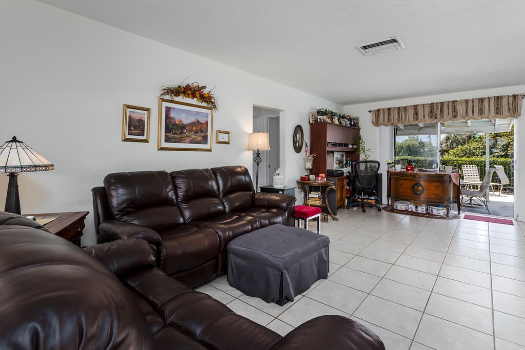 756 APPLE COURT - Photo 11