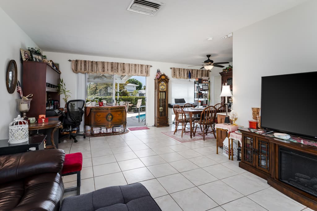 756 APPLE COURT - Photo 12