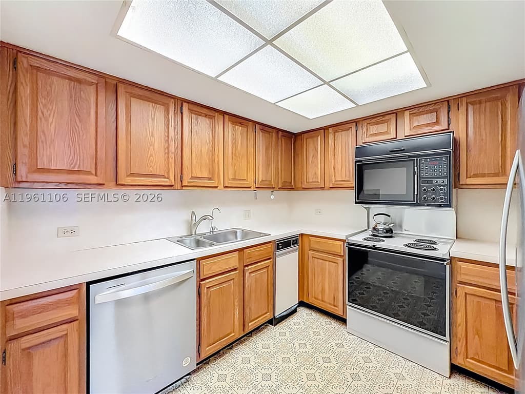 1710 S Ocean Ln 404 - Photo 17