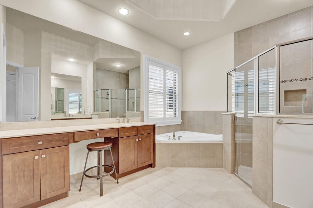 1042 NE Savanna Oaks Way - Photo 32