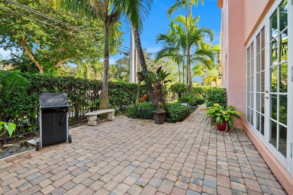 1127 NE 18th Avenue 1127 - Photo 28