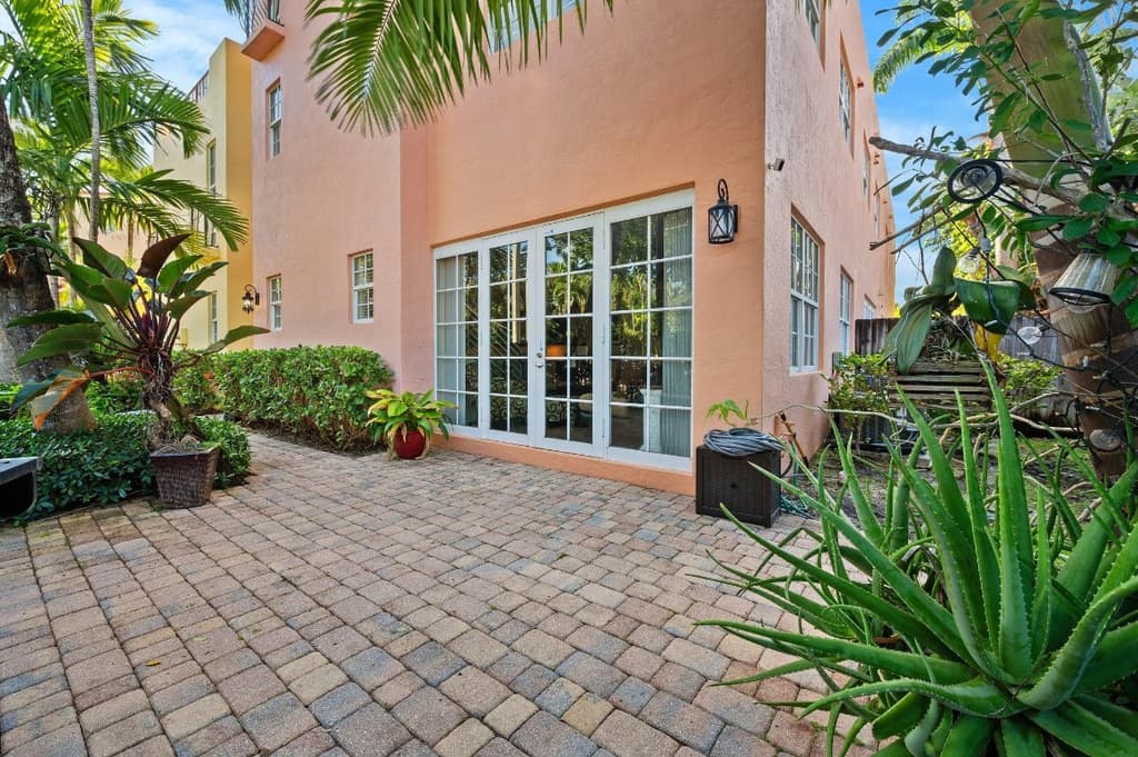 1127 NE 18th Avenue 1127 - Photo 29