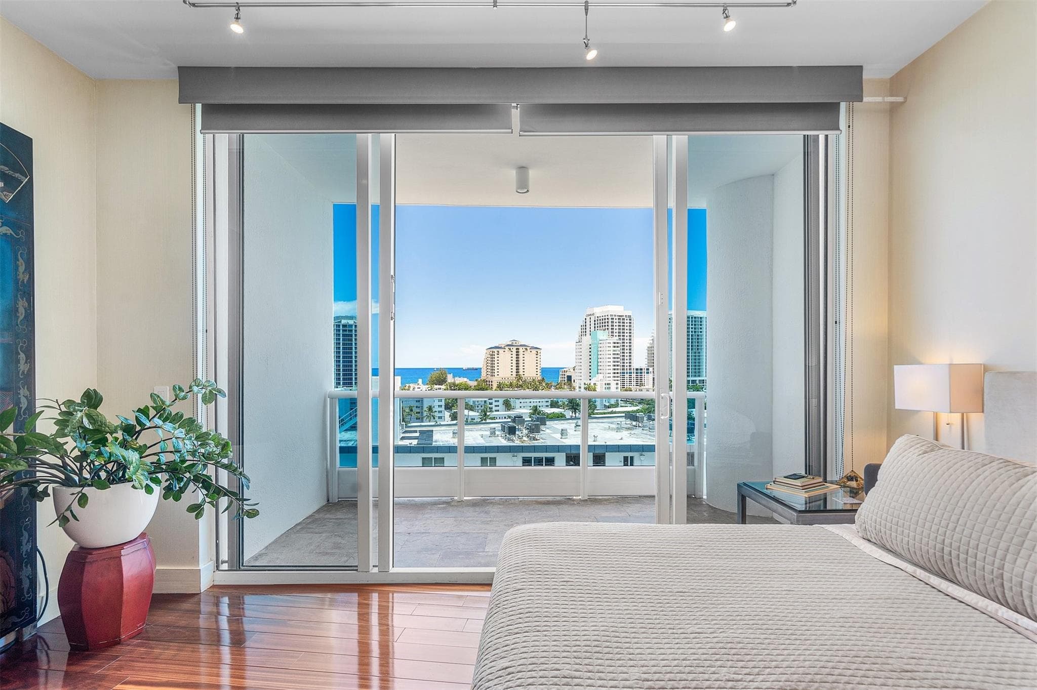 715 Bayshore 1004 - Photo 14