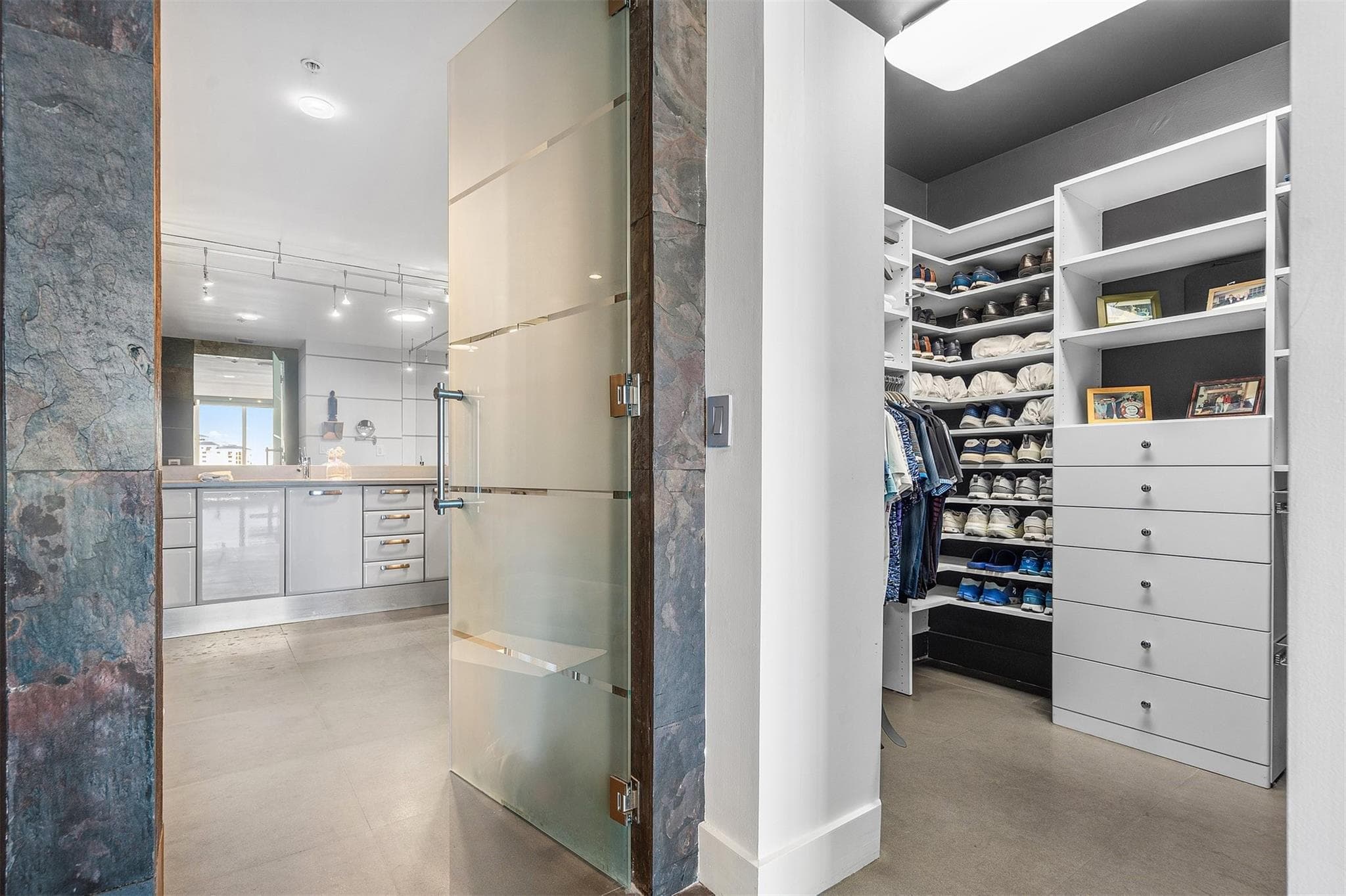 715 Bayshore 1004 - Photo 19