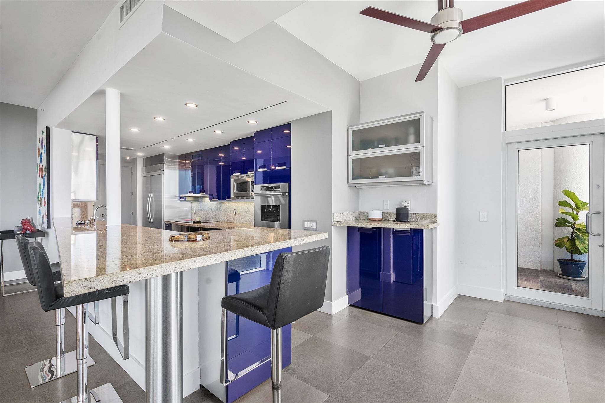 715 Bayshore 1004 - Photo 22