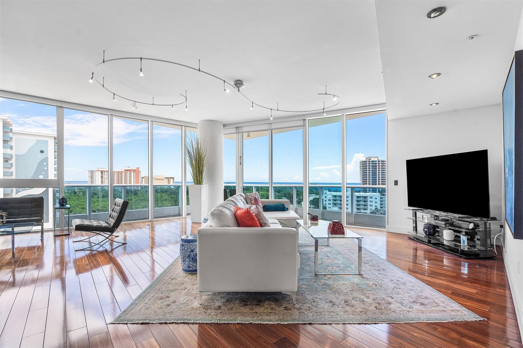 715 Bayshore 1004 - Photo 30