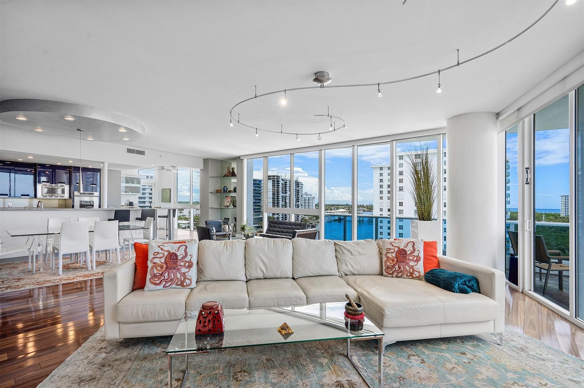 715 Bayshore 1004 - Photo 31