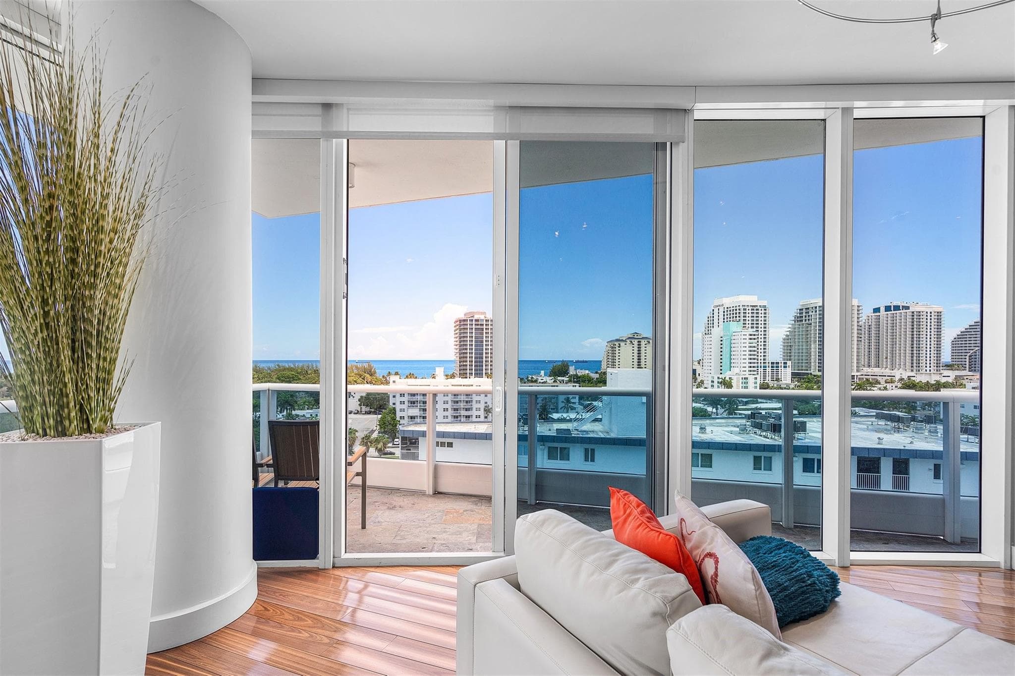 715 Bayshore 1004 - Photo 32