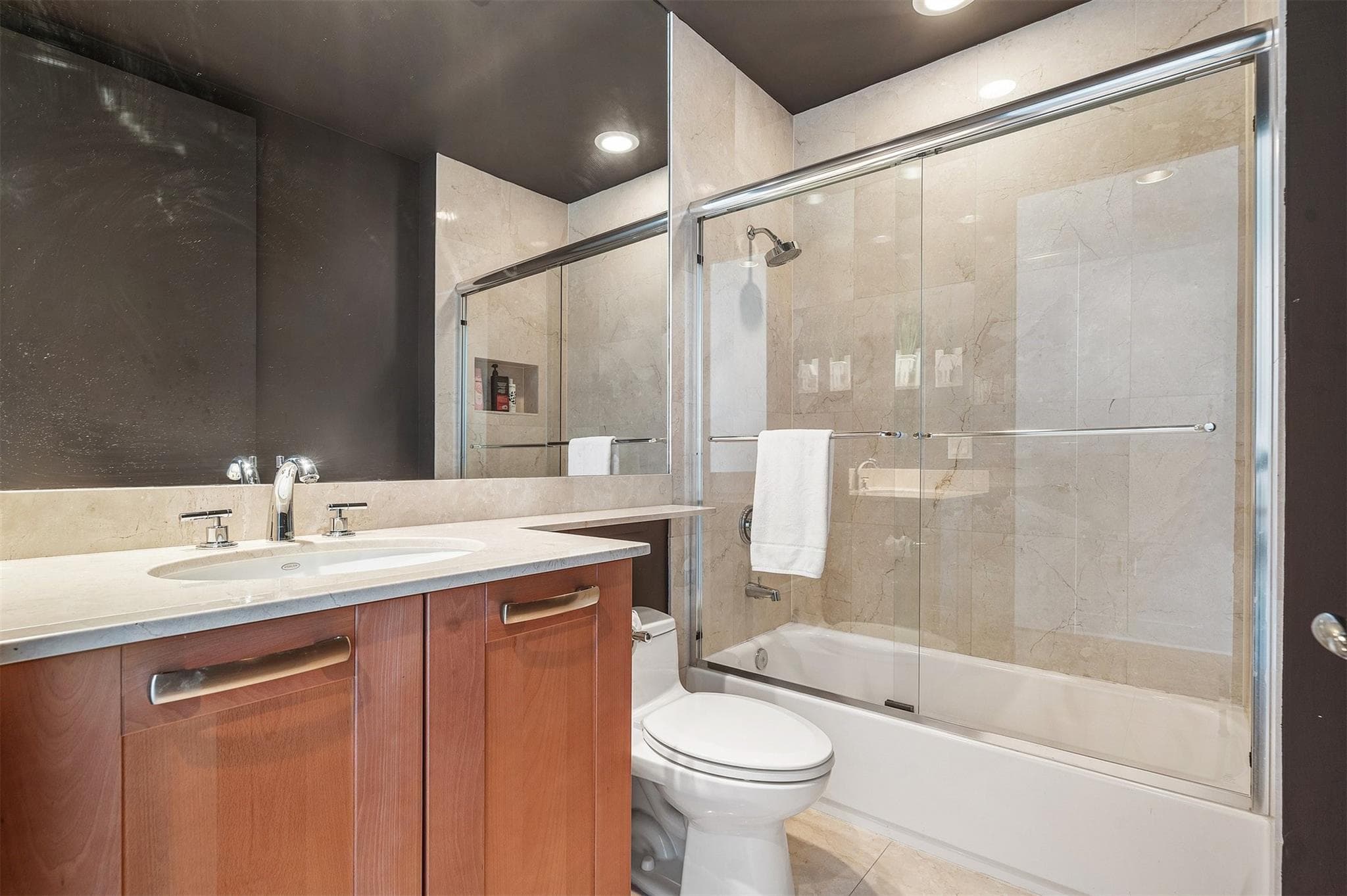 715 Bayshore 1004 - Photo 44