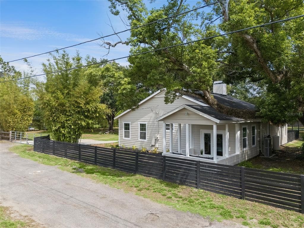 1825 DEMASTUS LANE - Photo 2