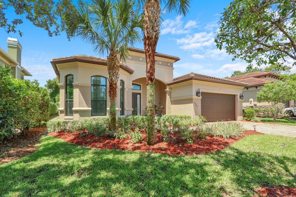 1042 NE Savanna Oaks Way - Photo 3