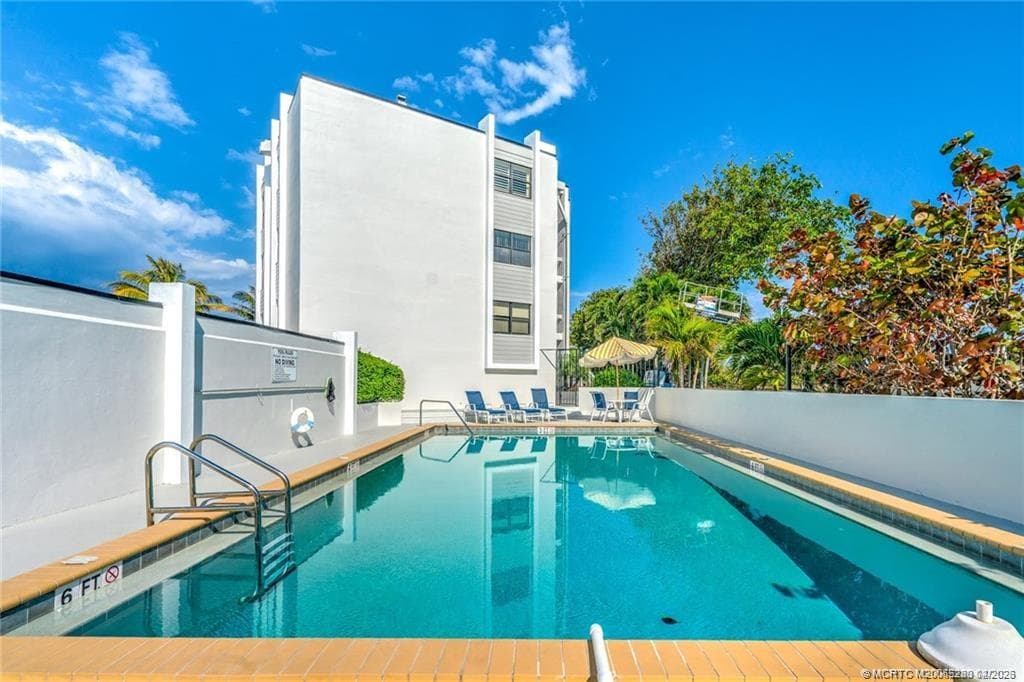 1289 NE Ocean Boulevard 12 - Photo 4