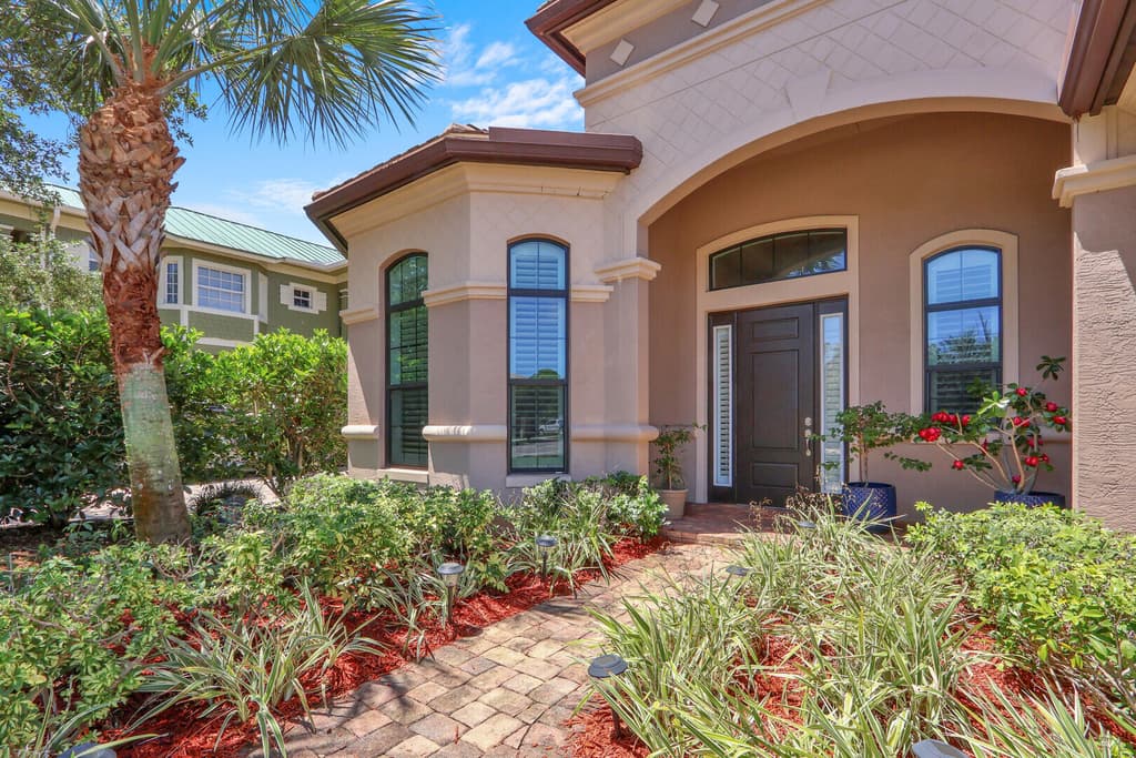 1042 NE Savanna Oaks Way - Photo 4